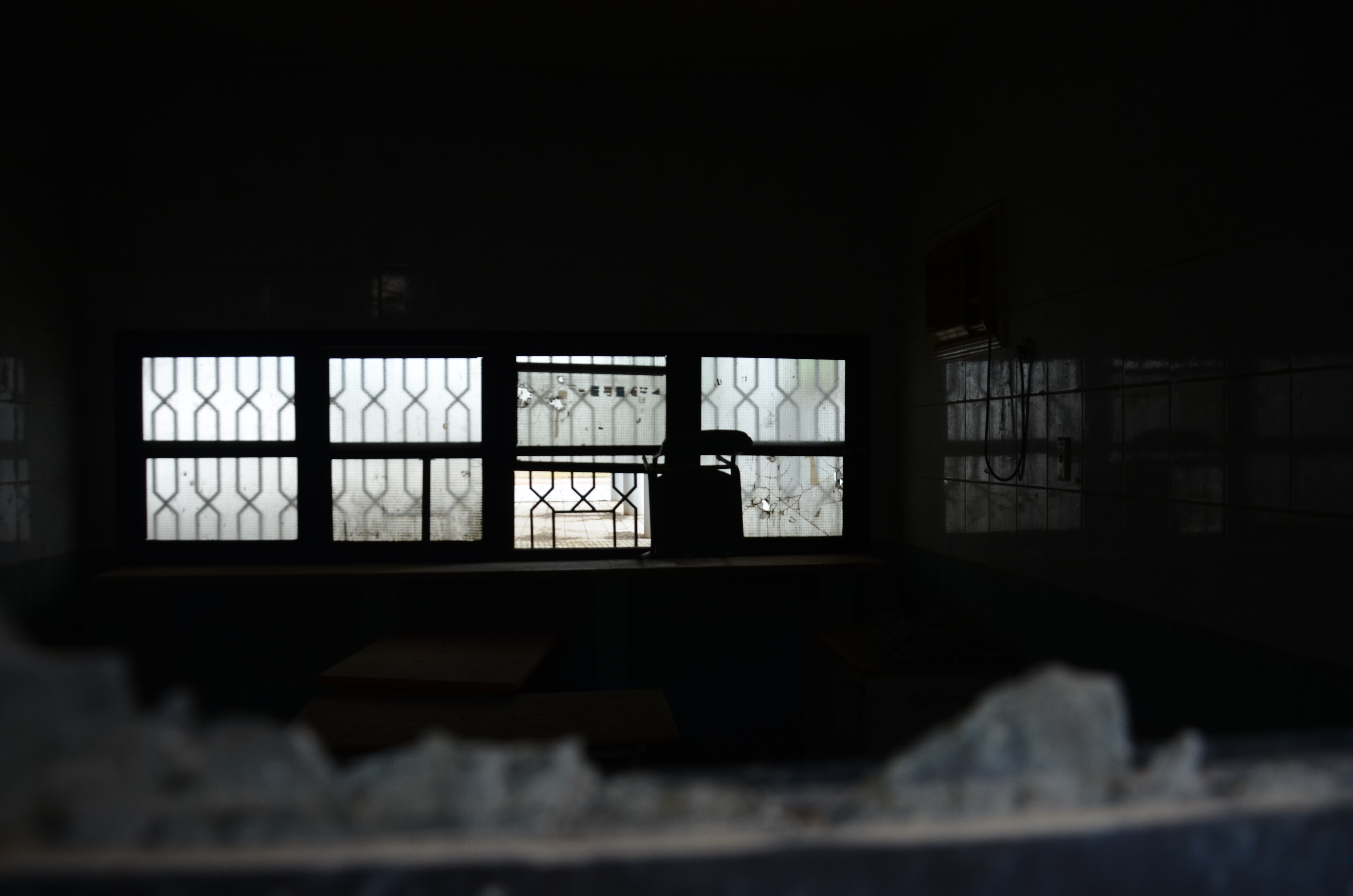 نظرة من فتحة جدار